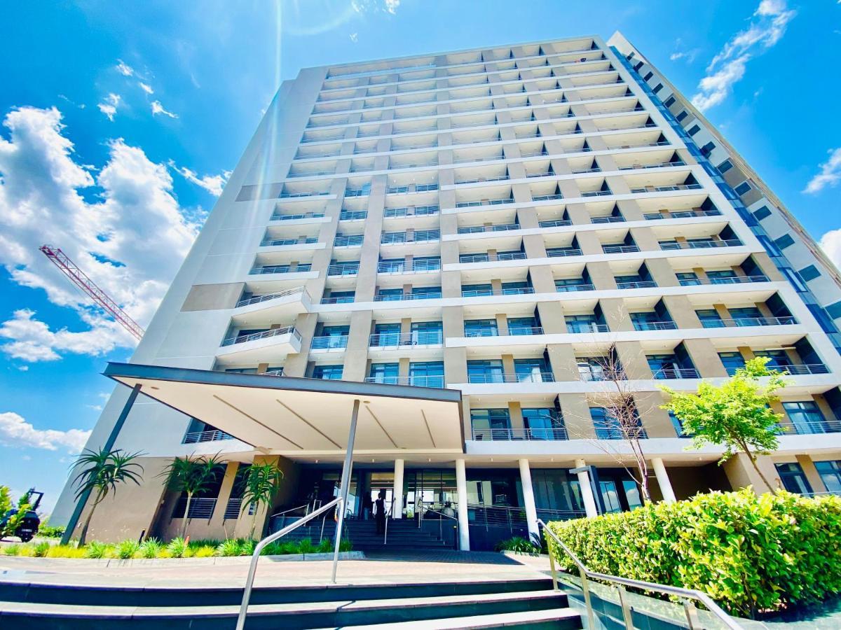 Menlyn Maine Residences - Central Park With King Sized Bed Pretoria Exterior photo